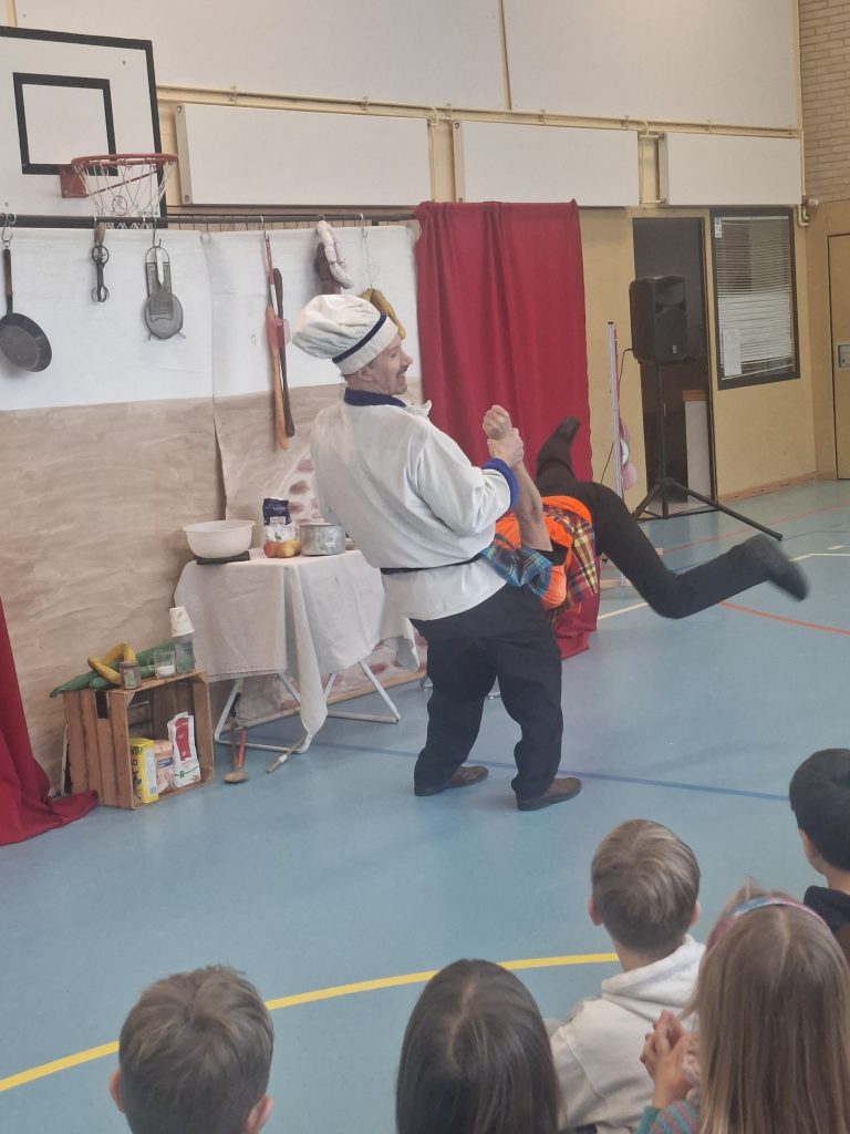 Kindertheater "Coq au vin" aus Berlin zu Gast in Sittensen 20260209 120831