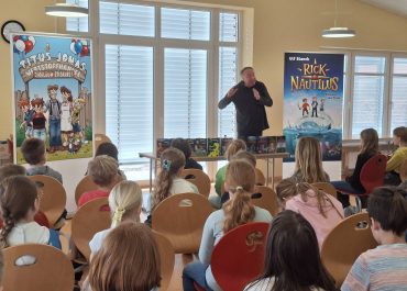 Home Autor Ulf Blanck lehrt das kleine 1x1 der Detektivarbeit und präsentiert Jubiläumsband der beliebten „Die drei ???-Kids“-Reihe